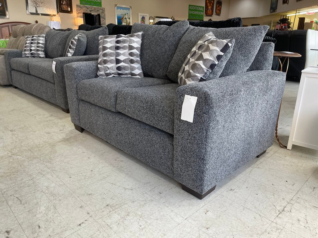 Wham Pepper NEW Loveseat 62x37x35 (4200)