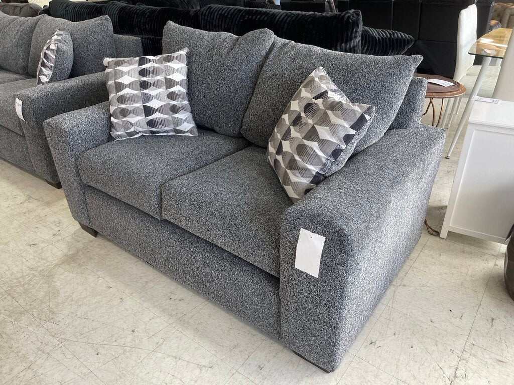 Wham Pepper NEW Loveseat 62x37x35 (4200)