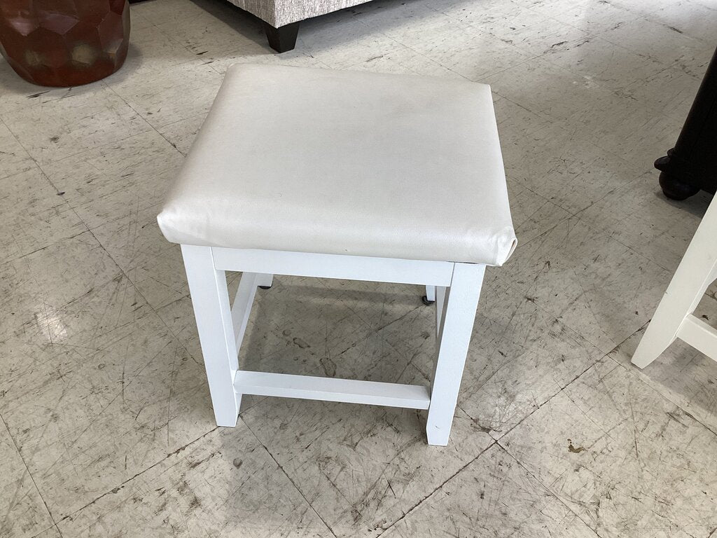 83726 - White Vanity Seat 17x16x18
