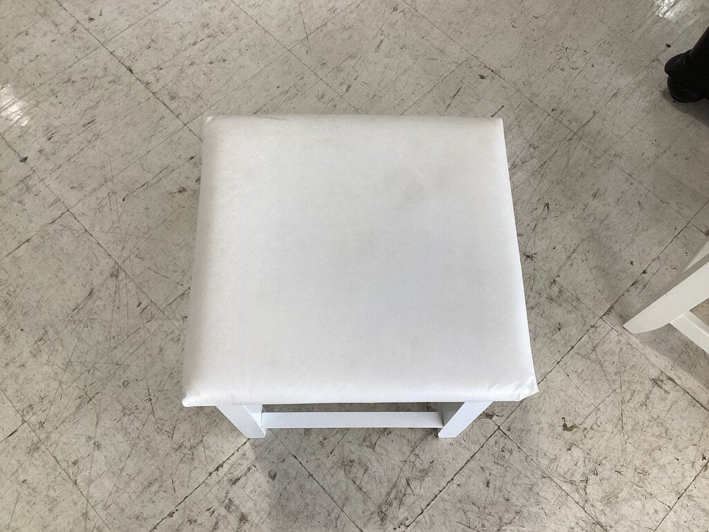 83726 - White Vanity Seat 17x16x18