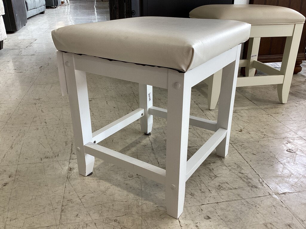 83726 - White Vanity Seat 17x16x18
