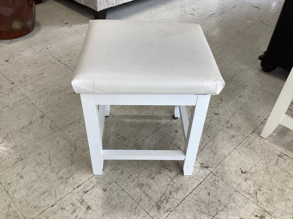 83726 - White Vanity Seat 17x16x18