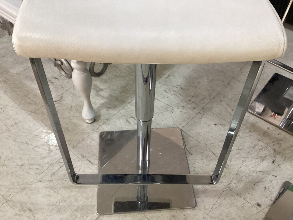 83714 - Set of 6 Villa Vici Lewis Adjustable Barstools 16x19x21/32 to 16x19x31/42