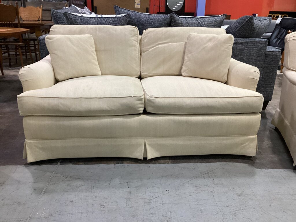 83668 - Bloomingdales Loveseat 62x38x32