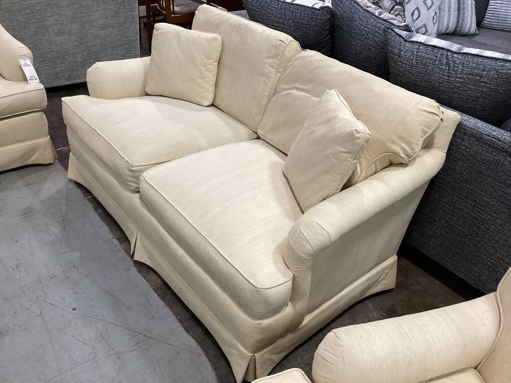 83668 - Bloomingdales Loveseat 62x38x32