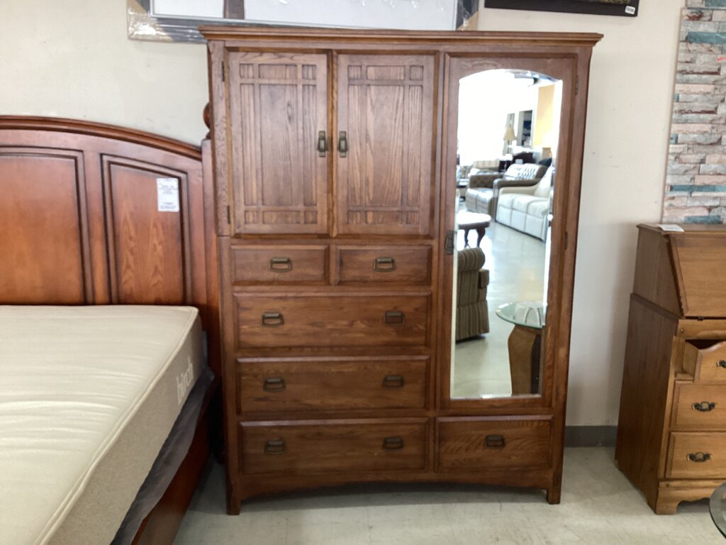 83833 - Universal Furniture Simply Solid Wardrobe