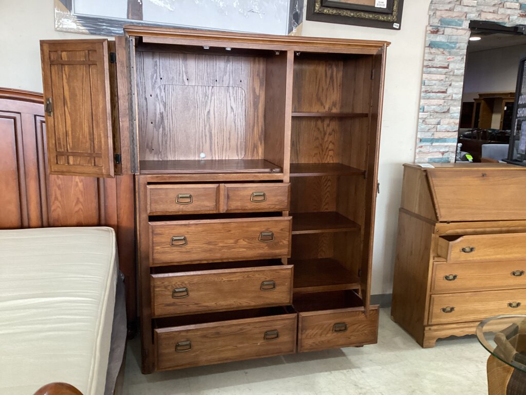 83833 - Universal Furniture Simply Solid Wardrobe