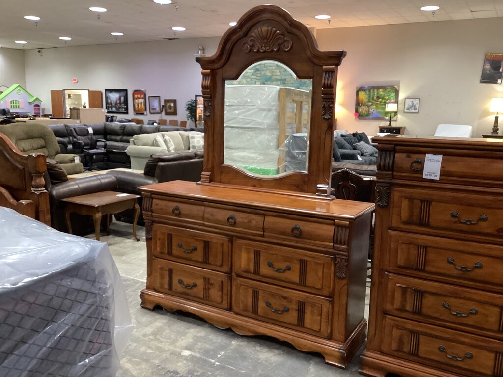 83854 - Magnolia Seven Drawer Dresser w/Mirror 64x18x37