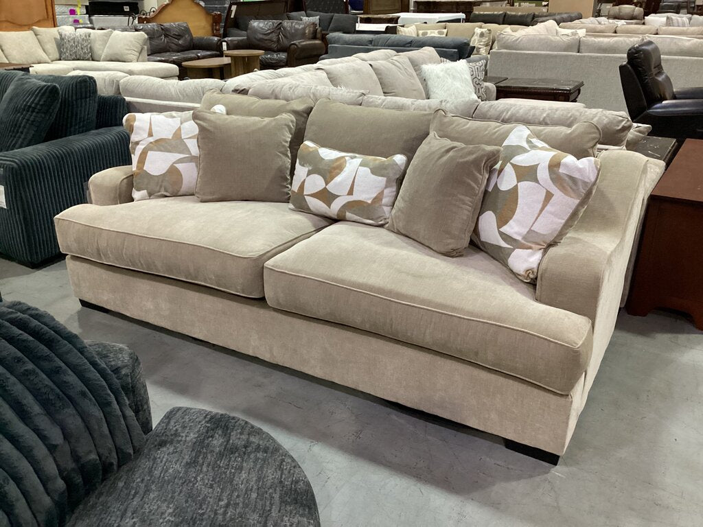 83901 - Michael Nicholas Spartan Sofa 96x45x40
