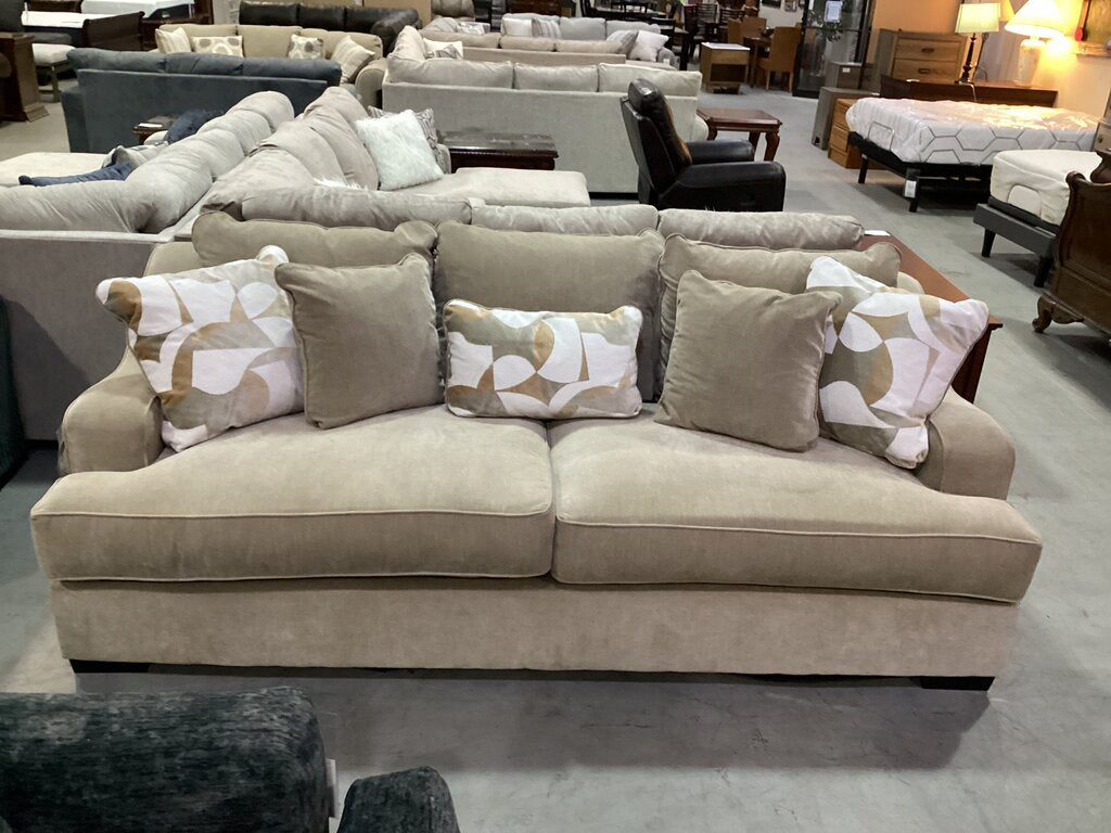83901 - Michael Nicholas Spartan Sofa 96x45x40