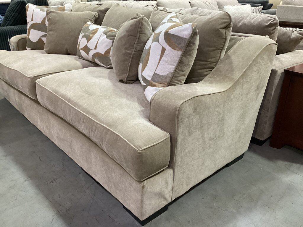 83901 - Michael Nicholas Spartan Sofa 96x45x40