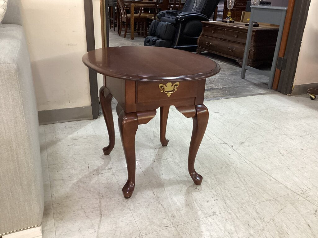 83911 - Broyhill Queen Anne Oval Side Table 23x27x23