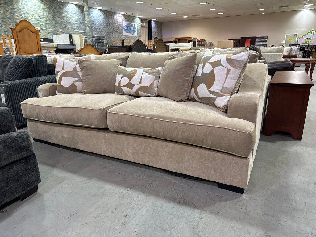 83901 - Michael Nicholas Spartan Sofa 96x45x40