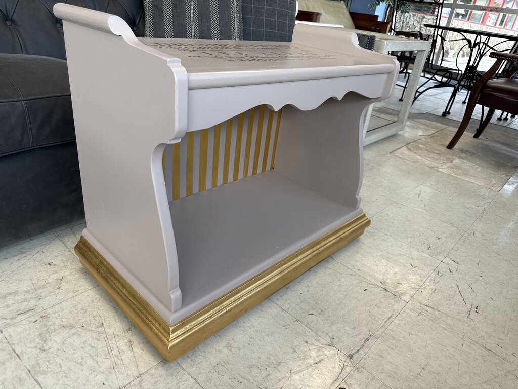 83910 (8442-32) Rolling Accent Display Shelf 32x17x26