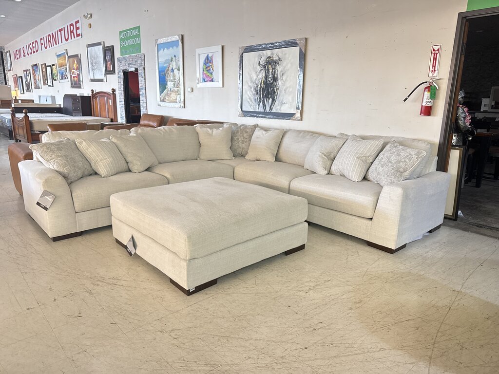 80588 - Ashley Lyndeboro 5pc Sectional w/Ottoman 125x125x30; Otto 51x51x20