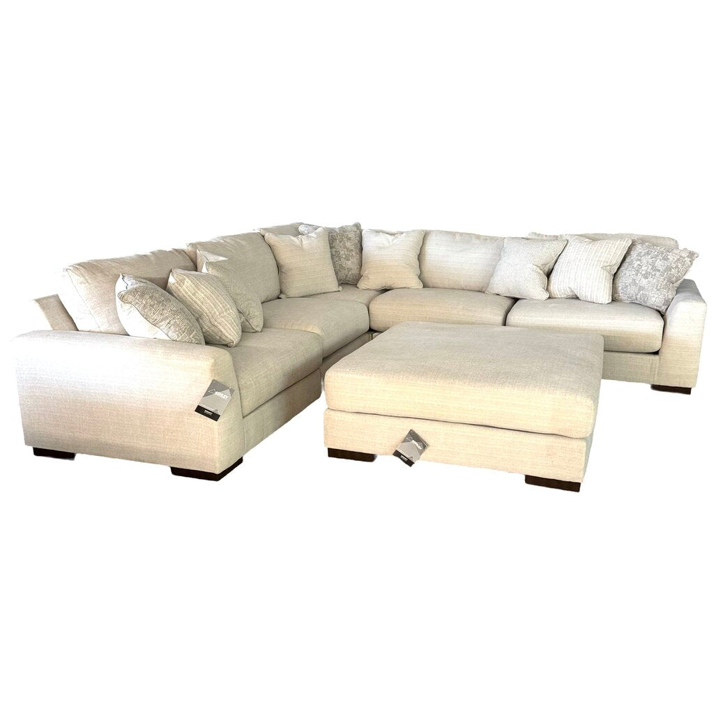 80588 - Ashley Lyndeboro 5pc Sectional w/Ottoman 125x125x30; Otto 51x51x20