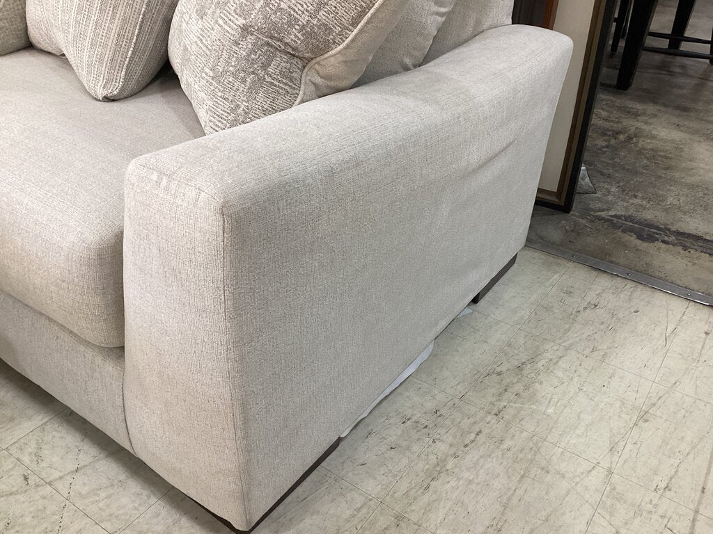 80588 - Ashley Lyndeboro 5pc Sectional w/Ottoman 125x125x30; Otto 51x51x20