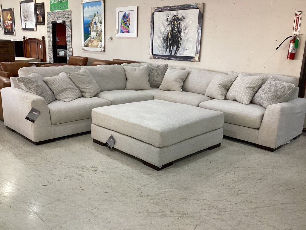 80588 - Ashley Lyndeboro 5pc Sectional w/Ottoman 125x125x30; Otto 51x51x20