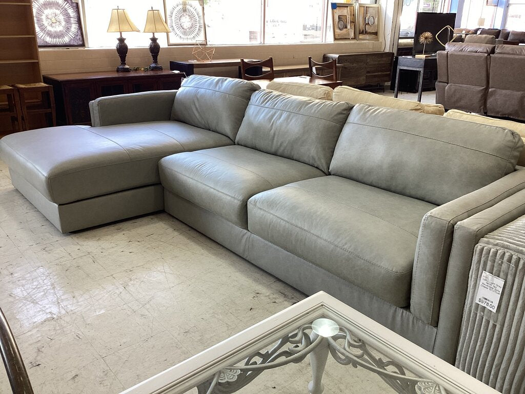 80624 - Ashley Amiata Leather 2pc Sectional w Chaise 134x70x33