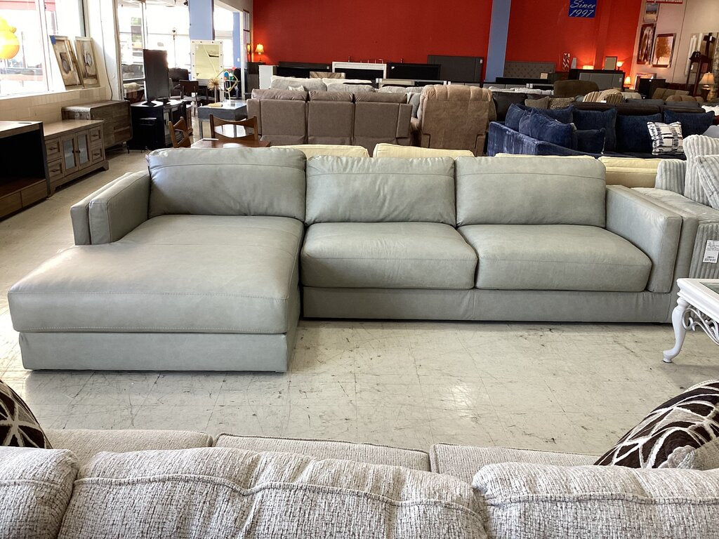 80624 - Ashley Amiata Leather 2pc Sectional w Chaise 134x70x33