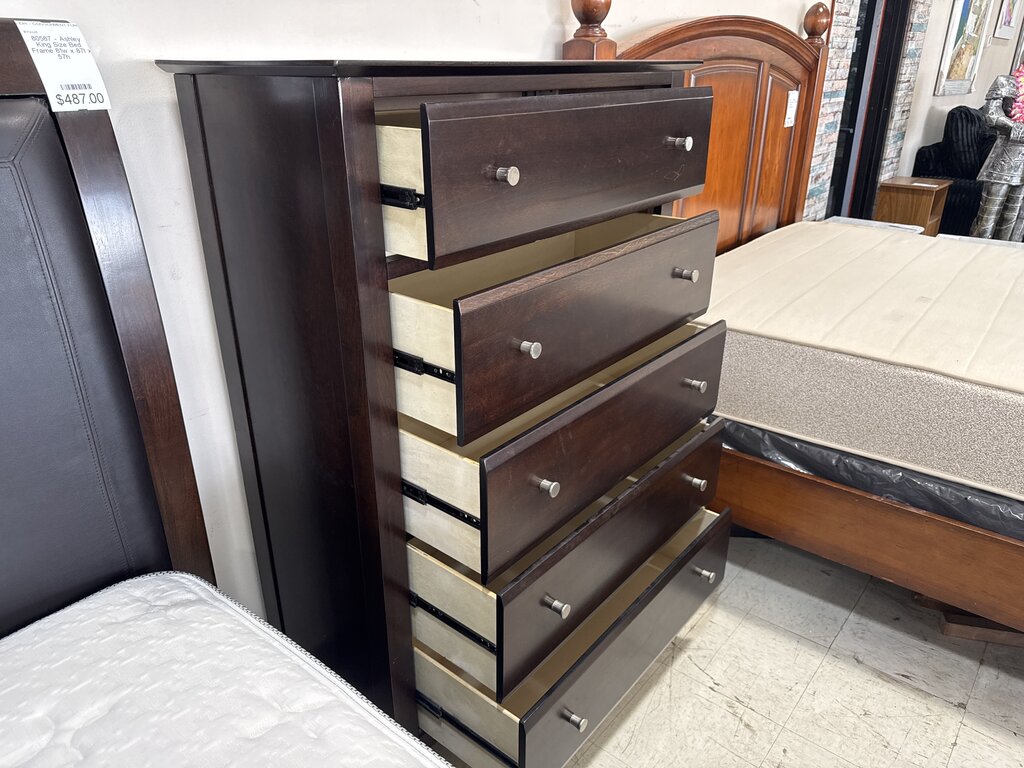 80578 - Ashley Templenz Chest 38x17x54