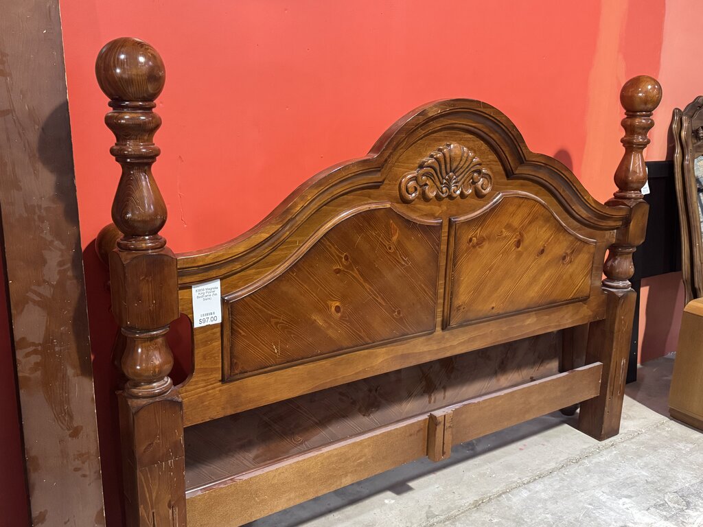 83856 - Magnolia King Poster Bedframe (No Slats)