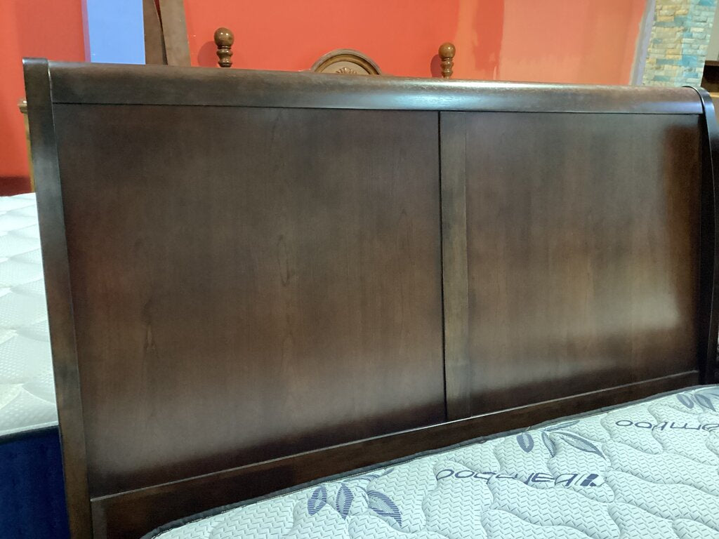 80591 - Queen Sleigh Bed 63x88x55