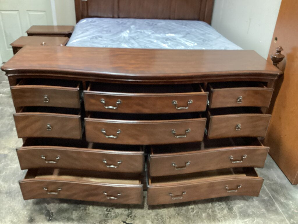 80594 Liberty Furinture Ten Drawer Dresser 70x21x41