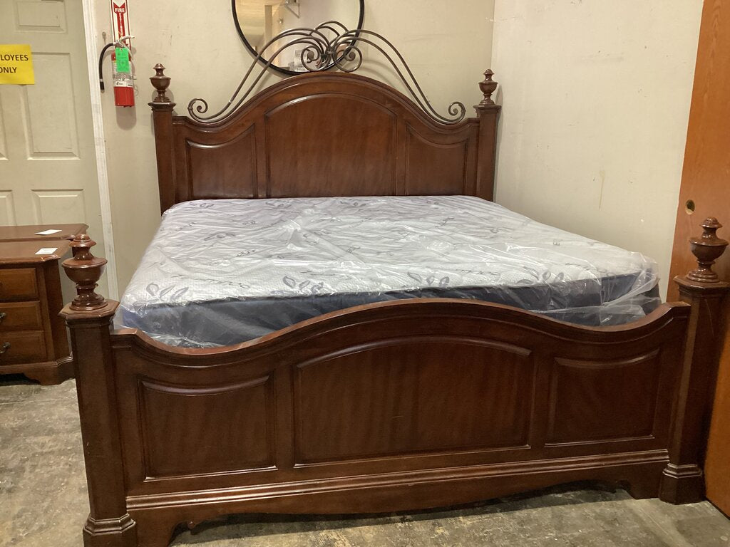 80612 Liberty Furniture King Size Wood/Iron Bedframe 81x80x63