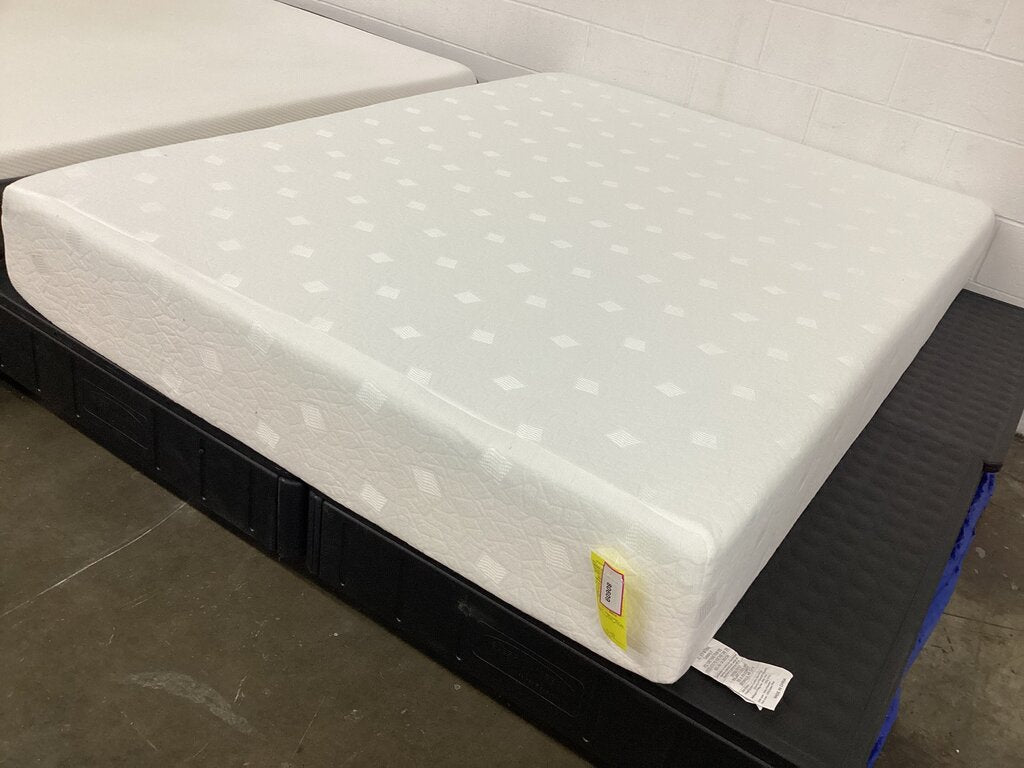 80609 - White Foam Queen Mattress