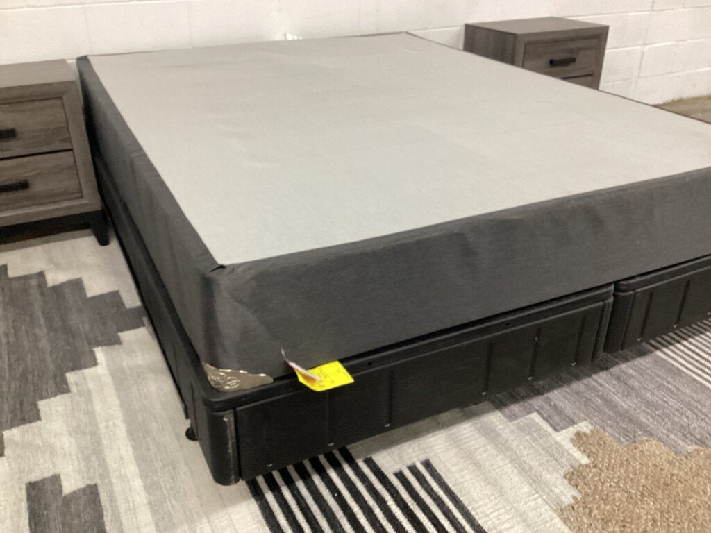 80611 - Lady Americana Queen Box/Foundation