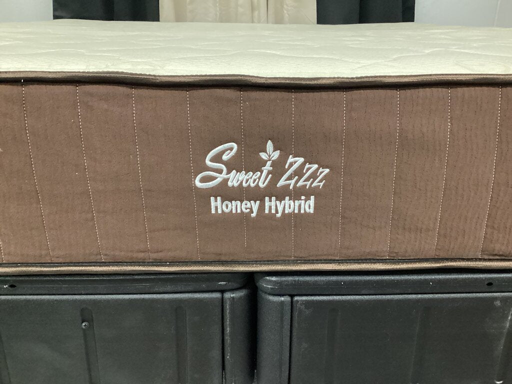 80668 - Sweet ZZZ Honey Hybrid Organic 10" King Mattress