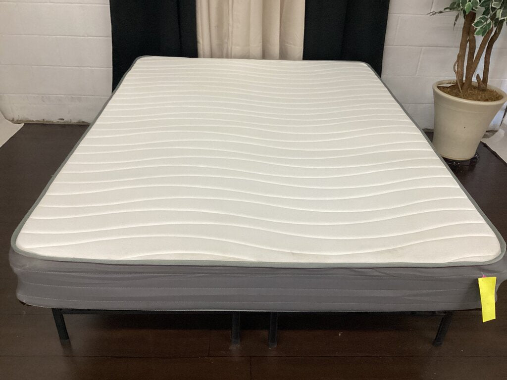 80734 - White Top Grey Border Queen Mattress