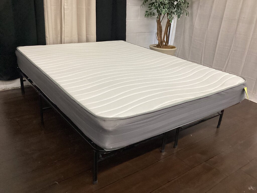 80734 - White Top Grey Border Queen Mattress