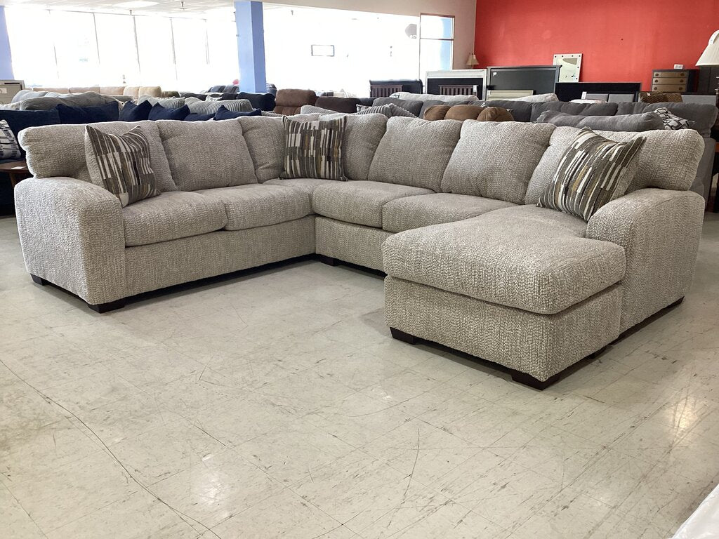 Reckon Taupe NEW Sectional 122x96x65x37 (5210-30-3811)