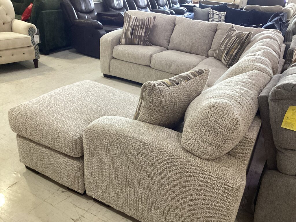 Reckon Taupe NEW Sectional 122x96x65x37 (5210-30-3811)