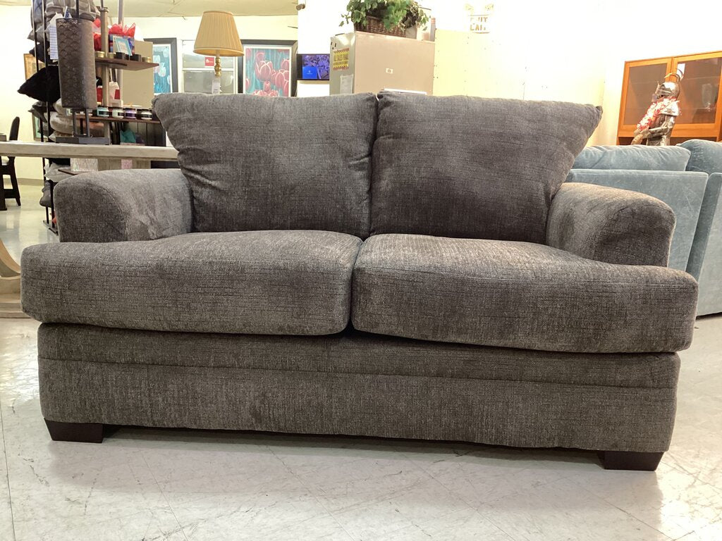 Nutmeg NEW Loveseat 65x40x40 (M11557)