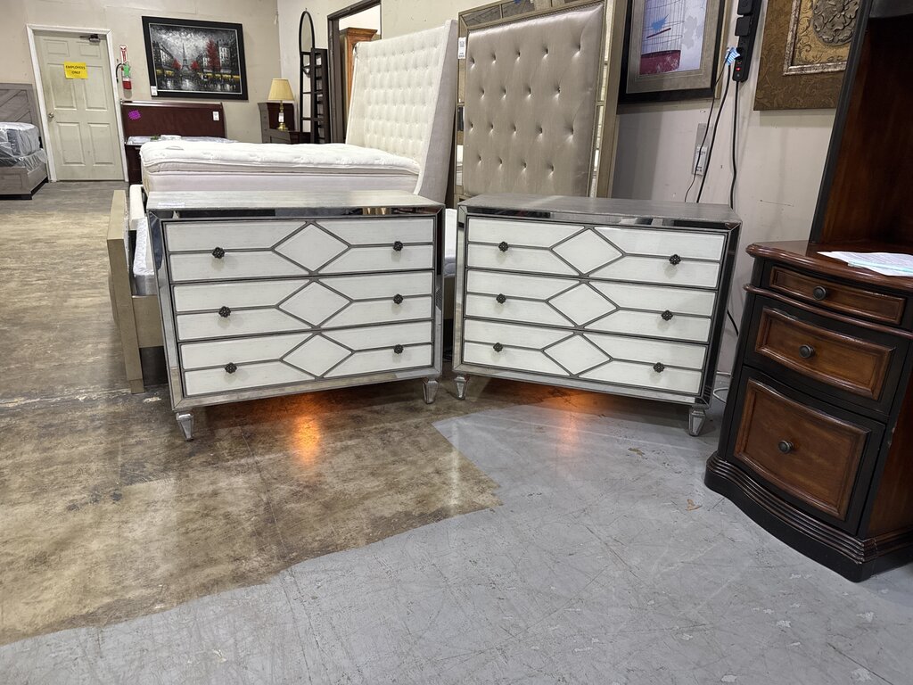 80798 - Pair Of Hooker Sanctuary Queen of Diamonds Bachelorette Chest 38x20x31