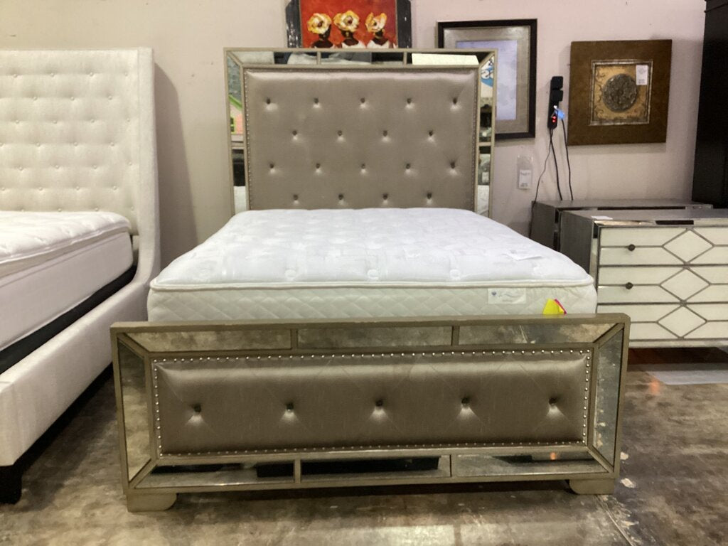 80812 - Pulaski Farrah Queen Bedframe 64x88x68