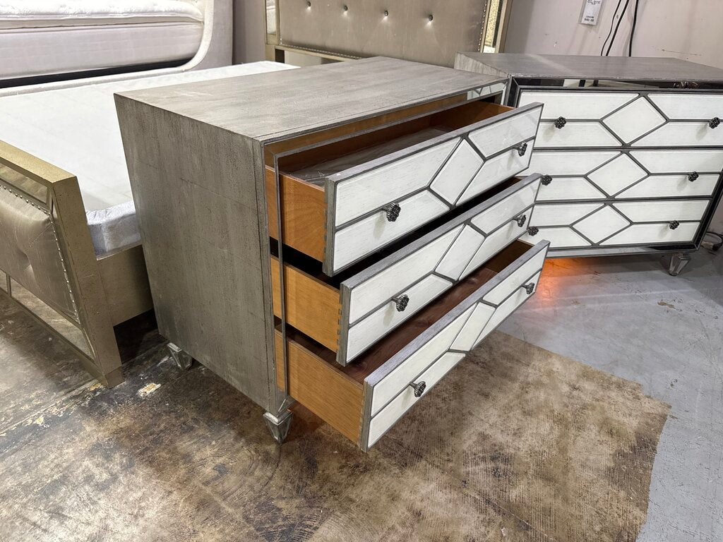 80798 - Pair Of Hooker Sanctuary Queen of Diamonds Bachelorette Chest 38x20x31