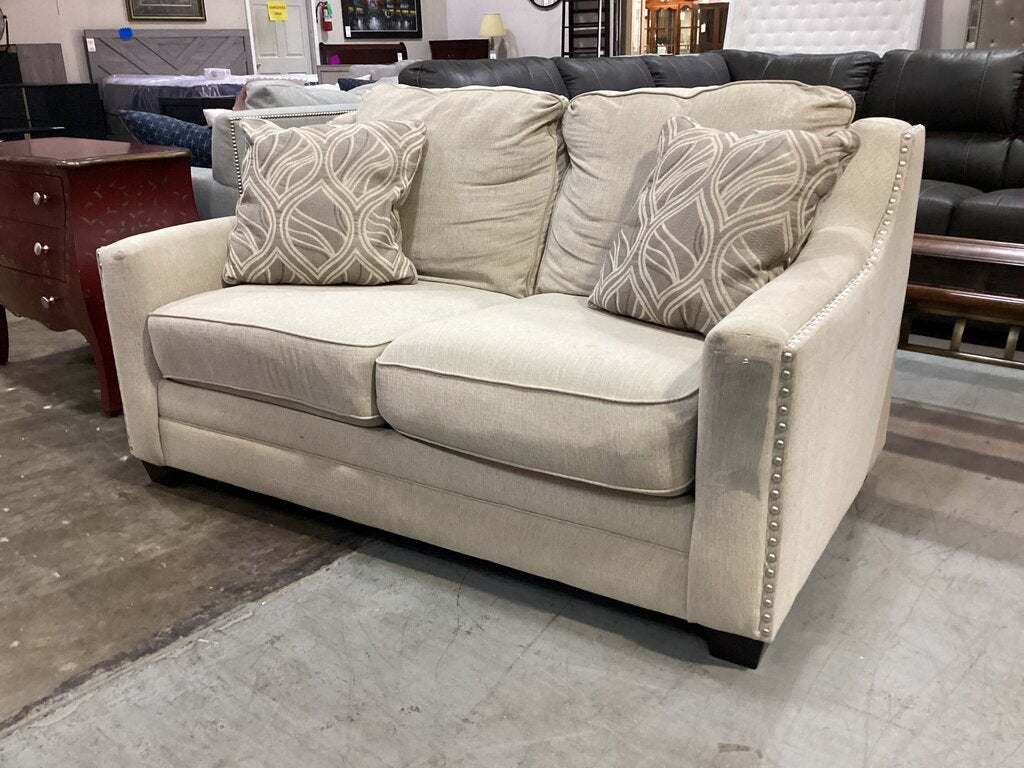 80808 - Ashley Mauricio Linen Loveseat 65x39x36