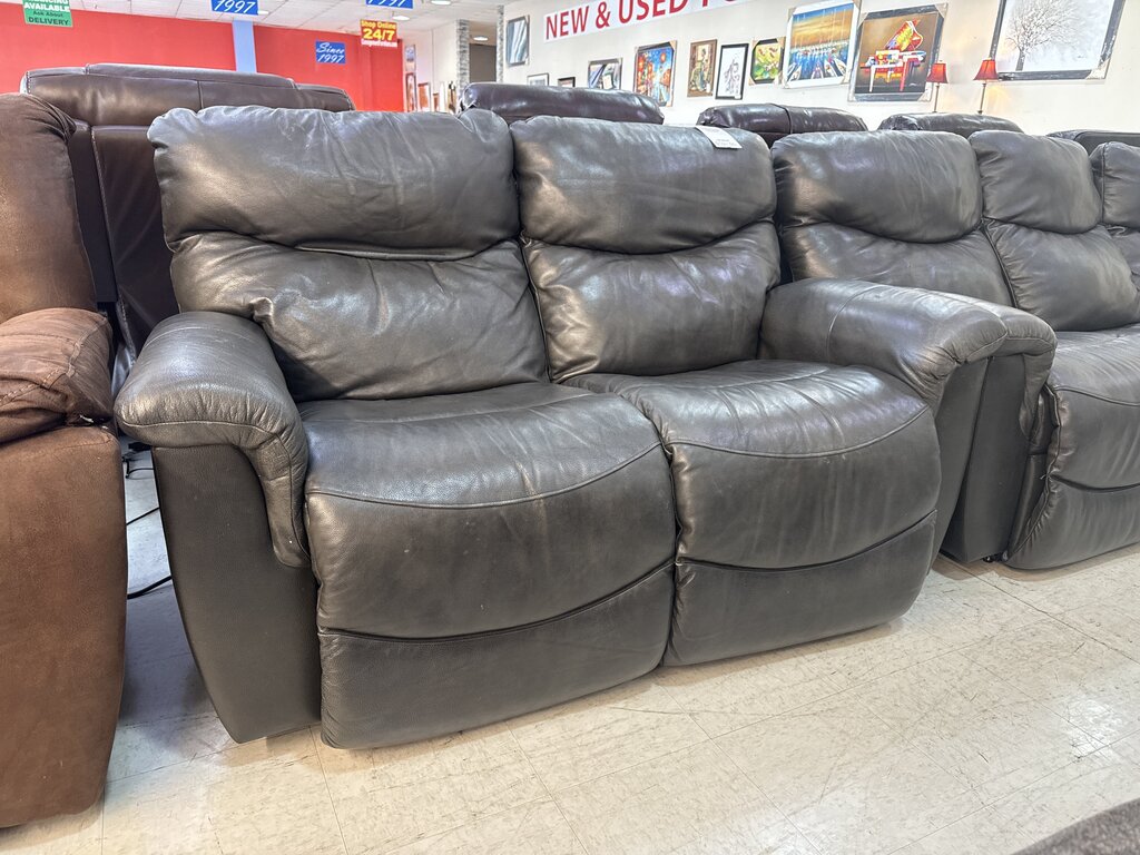 80756 - La-Z-Boy Power Motion Loveseat 63x42x39