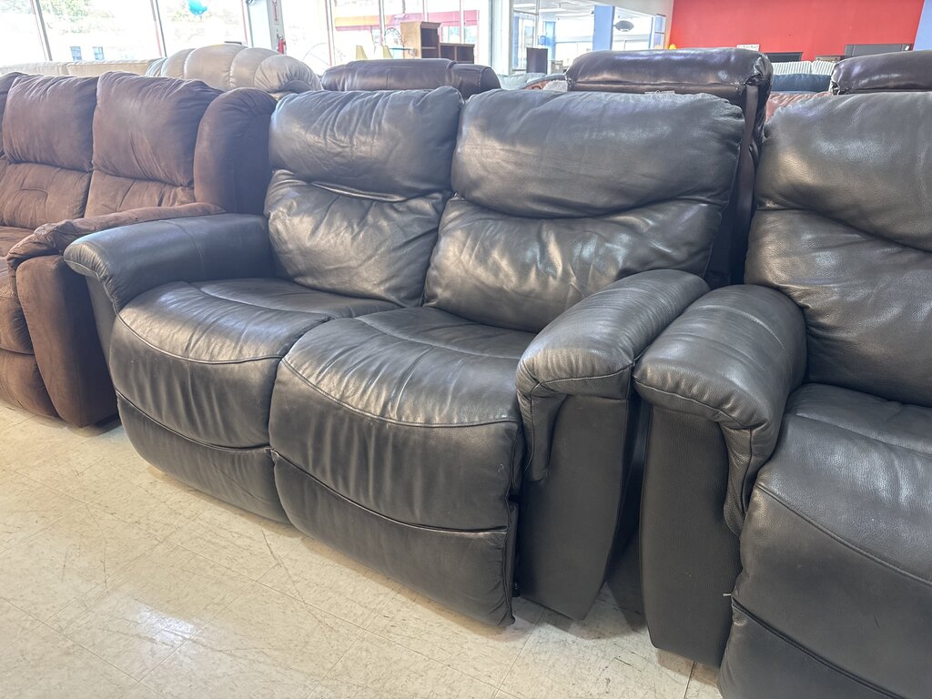 80756 - La-Z-Boy Power Motion Loveseat 63x42x39