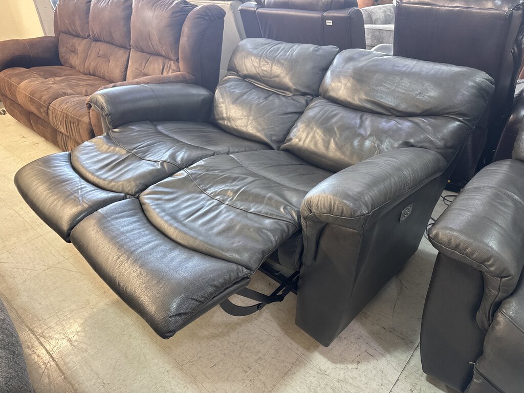 80756 - La-Z-Boy Power Motion Loveseat 63x42x39
