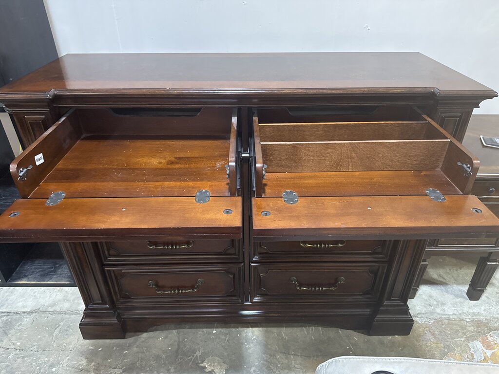 80900 (8524-3) Universal Casa Verona 8 Drawer MediaChest 60x22x46