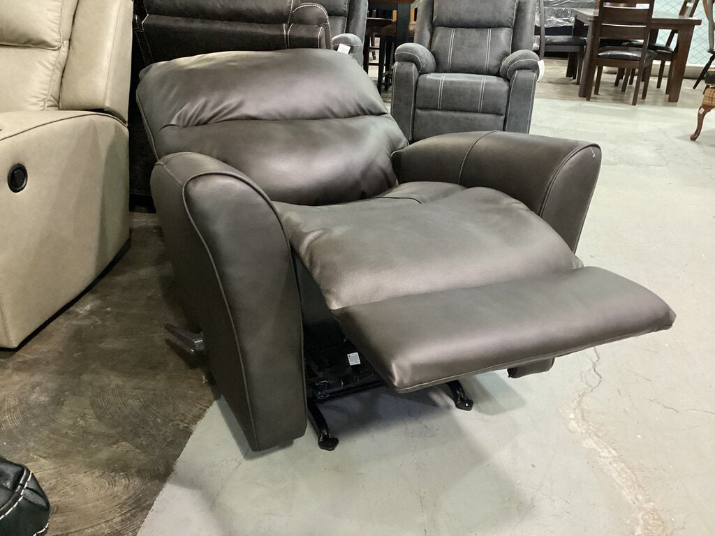 80878 - Ashley McAleer Manual Recliner 39x40x40
