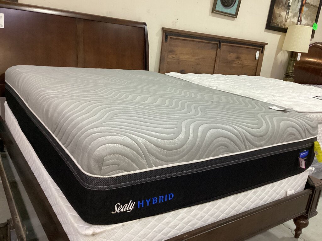 80782 - Sealy Hybrid Silver Performance Queen Mattress