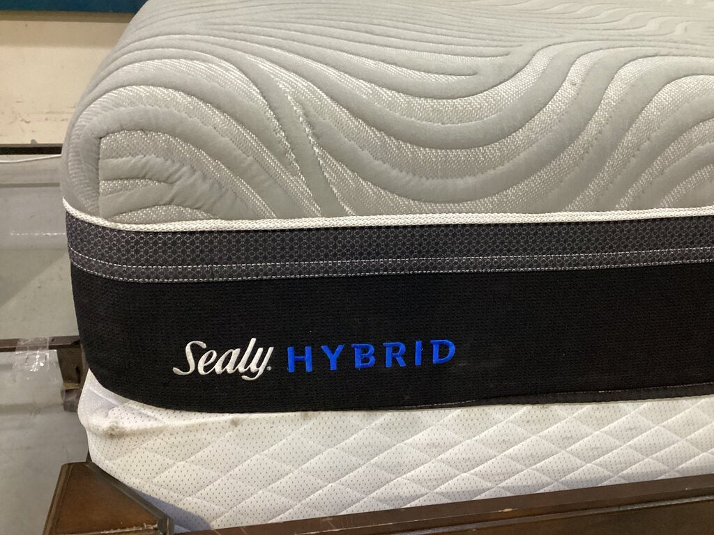 80782 - Sealy Hybrid Silver Performance Queen Mattress