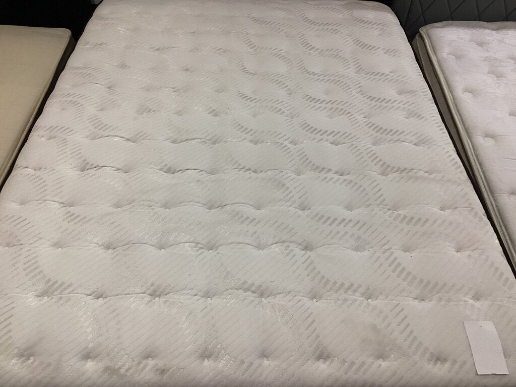 80777 - Sealy Performance Queen Mattress