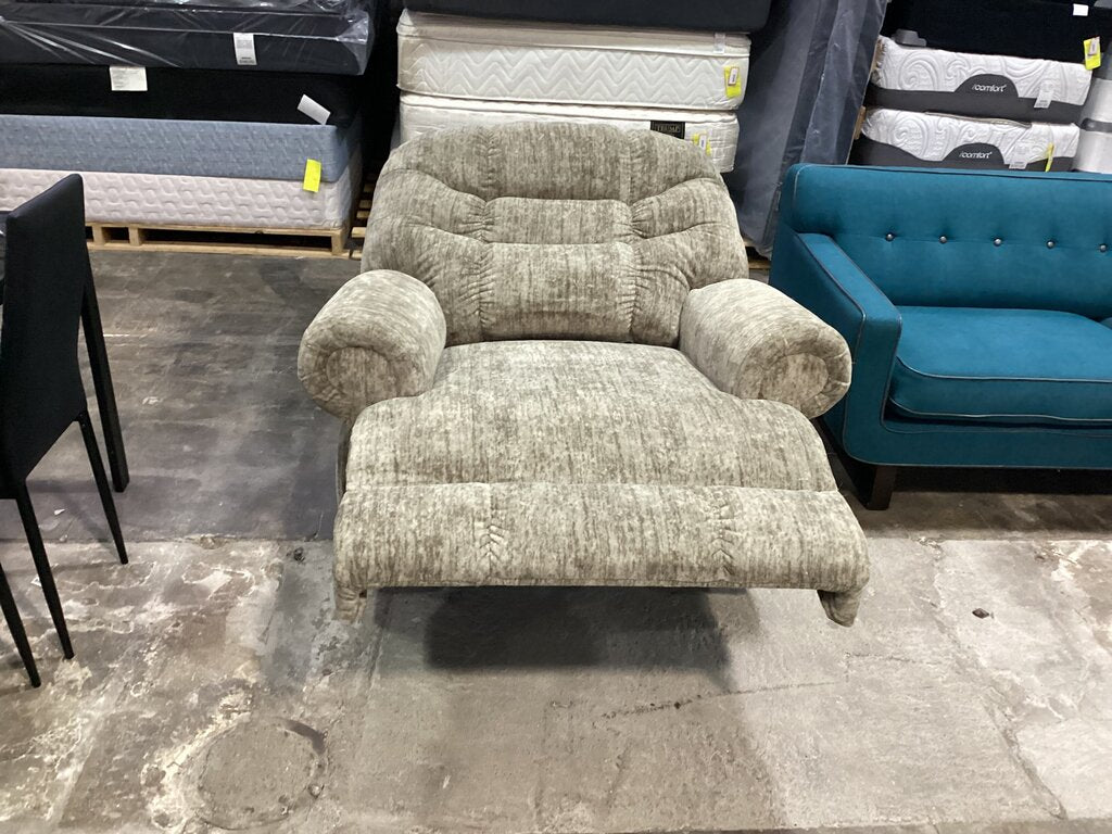 80942 Ashley Movie Man Manual Recliner 45x35x44